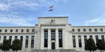 الفيدرالي الأمريكي يُبقي على أسعار الفائدة دون تغيير
