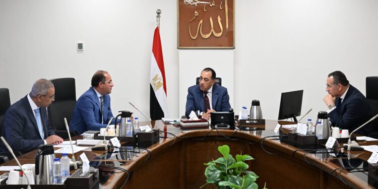 تنفيذاً لتوجيهات الرئيس.. مدبولي يبحث زيادة حوافز أعضاء هيئة التدريس بالجامعات والمراكز البحثية